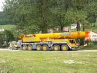 Autogrue de l'entreprise Gyger ayant procédé au chargement des 3 wagons plats le 26.08.2007