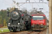52 221 du VVT dépassée à Sulgen, le 28.10.2007 par la Re 460 048-2, lors de son retour de Tchéquie après révision auprès de ZOS Ceske Velenice