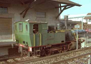 Gare aprs 52 ans de service, cette petite machine  vapeur sature cherche en 1983 un avenir plus reluisant.