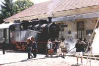 Il faisait chaud, tr�s chaud m�me, mais le cin�ma est une affaire de pr�cision. On recommence jusqu'� avoir deux prises paraissant parfaites.