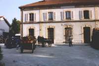 Pendant ce temps, votre fid�le serviteur se rend sur la place de la gare