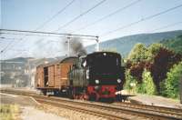 Notre court train immortalis� au passage de Cressier par Christian Jaquier